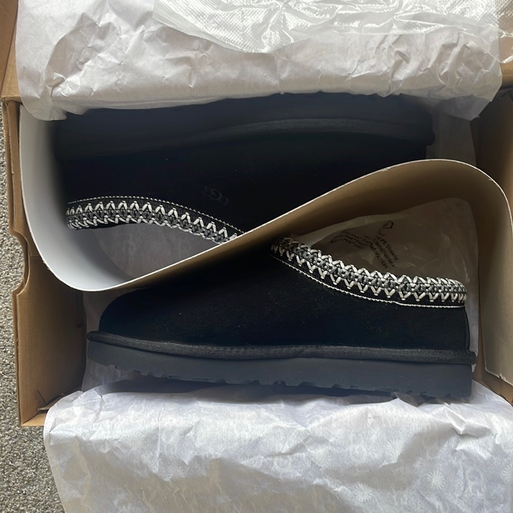 Brand new never worn black Tasman Ugg size 7